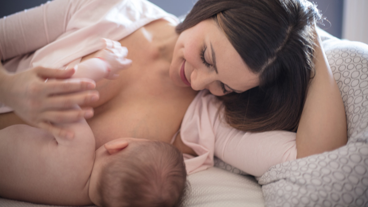 Les positions d'allaitement maternel