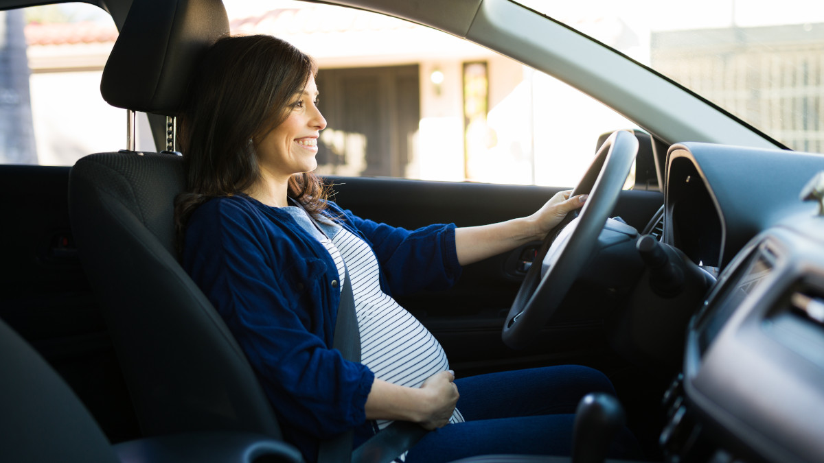 Schwangere und Autofahren: Sicherheit geht vor! 